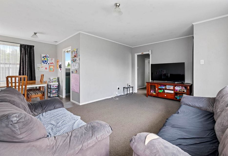 House for rent Papakura 16 Tairere Crescent, Rosehill myRent.co.nz