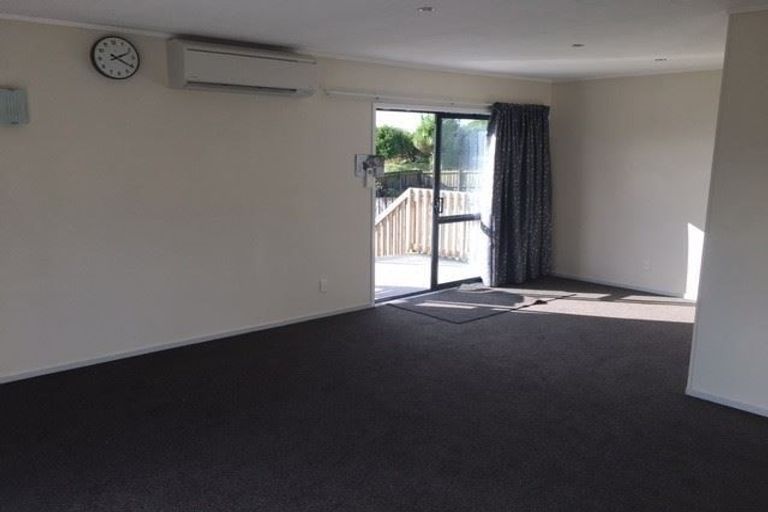 House for rent Auckland 15 Barbados Drive, Unsworth Heights myRent