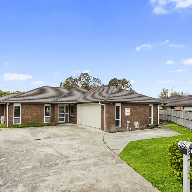 House for rent Hamilton 210 St James Drive, Huntington myRent.co.nz