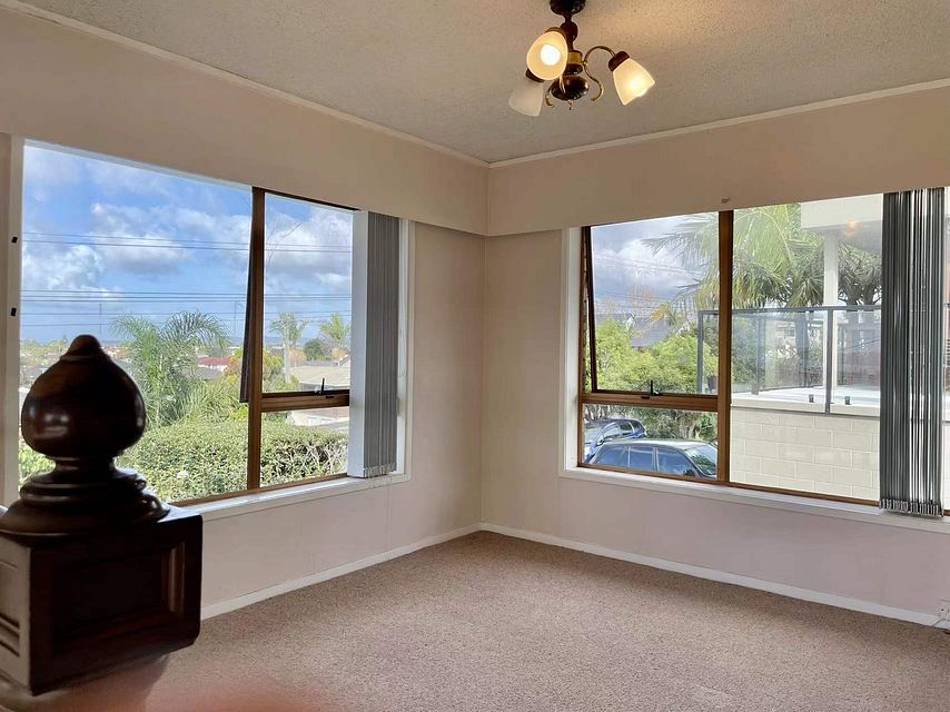 House for rent Auckland 182 Royal Road, Massey myRent.co.nz