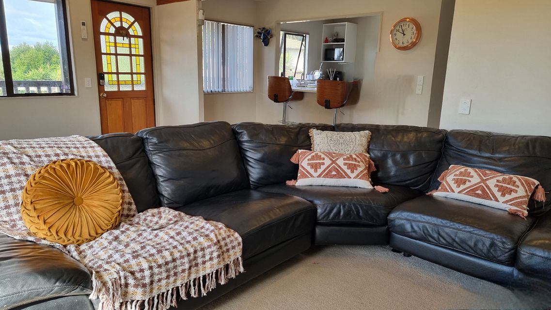 House for rent Auckland 2/29 Kemp Road, Massey myRent.co.nz