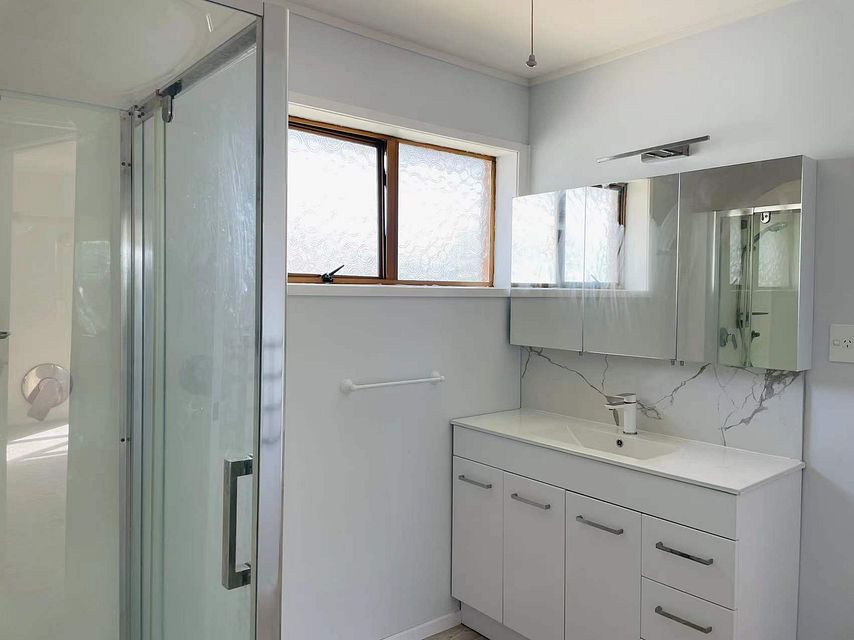 House for rent Auckland 182 Royal Road, Massey myRent.co.nz