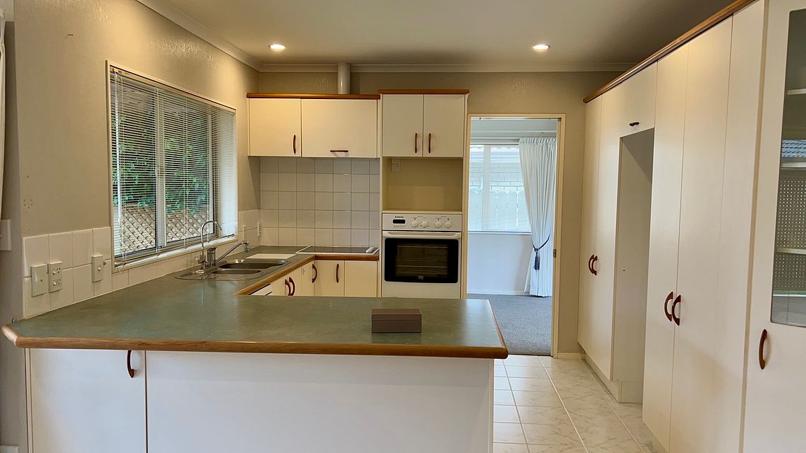 Townhouse for rent Auckland 49 Sandspit Road, Cockle Bay myRent.co.nz