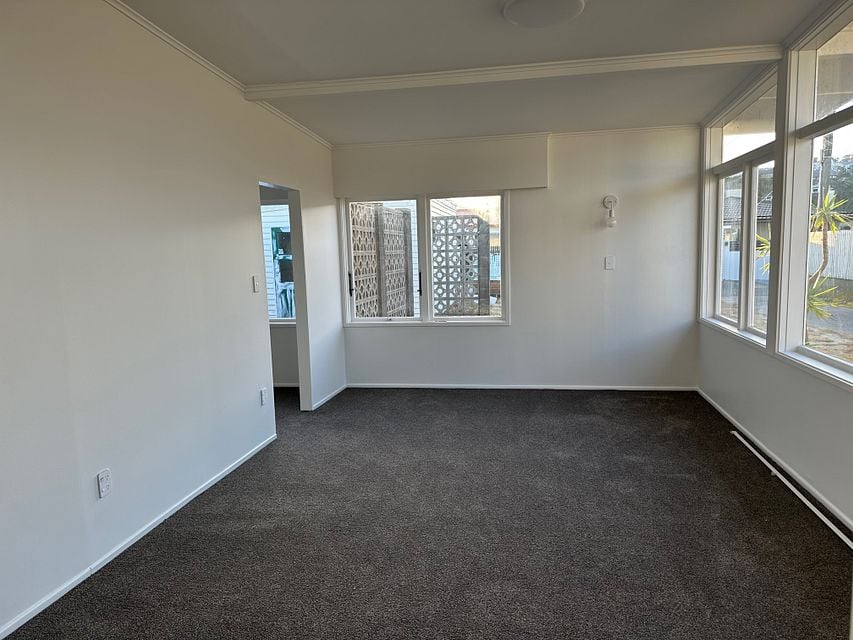 House for rent Wellington 9 Harbour Park Terrace, Khandallah myRent