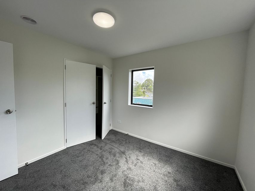 Apartment for rent Auckland 2/152 Triangle Road, Massey myRent.co.nz