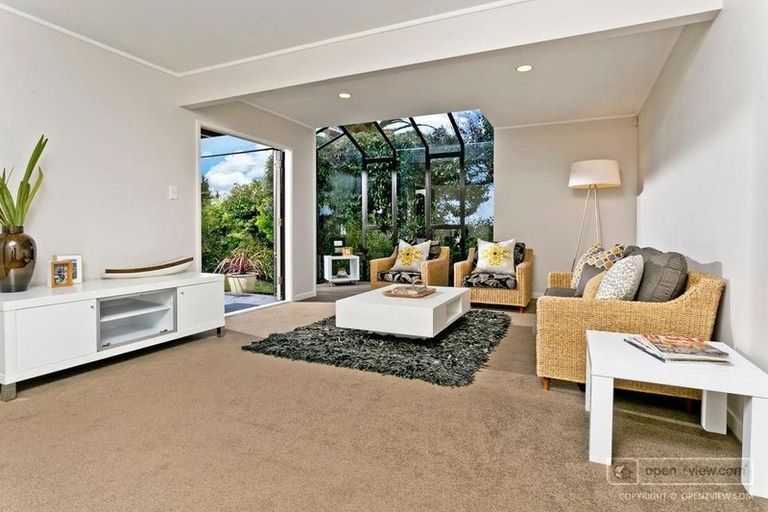 House for rent Auckland 19 Beach Road, Castor Bay myRent.co.nz