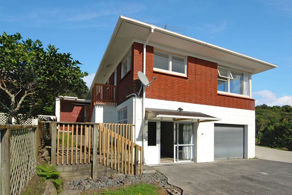 Unit for rent Auckland 2/16 Downing Street, Glenfield myRent.co.nz