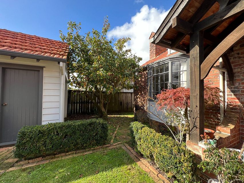 House for rent Auckland 48 Mount Roskill Road, Mount Roskill myRent