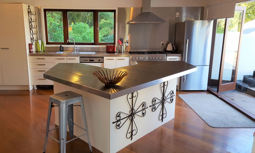 House for rent Auckland 6A Channel View Road, Campbells Bay myRent