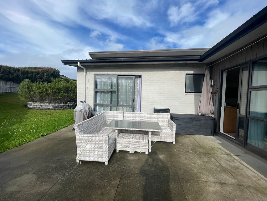 House for rent Auckland 25 Kahawairahi Drive, Beachlands myRent.co.nz