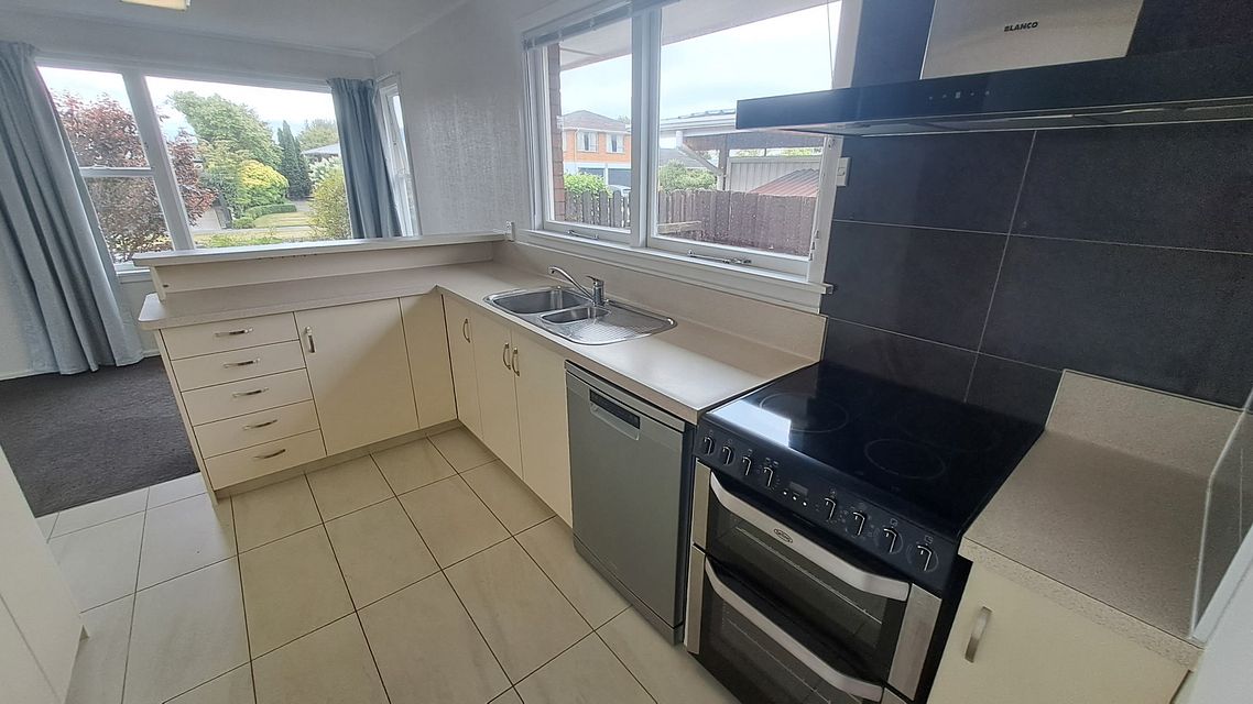 House for rent Christchurch 29 Rosedale Place, Avonhead myRent.co.nz