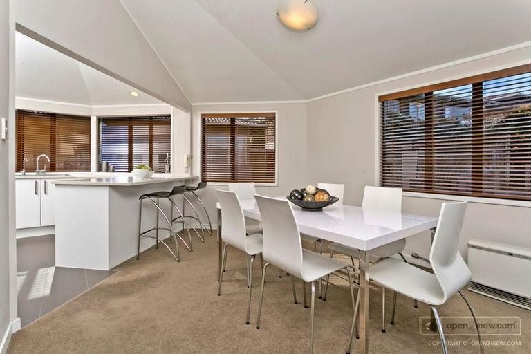 House for rent Auckland 19 Beach Road, Castor Bay myRent.co.nz