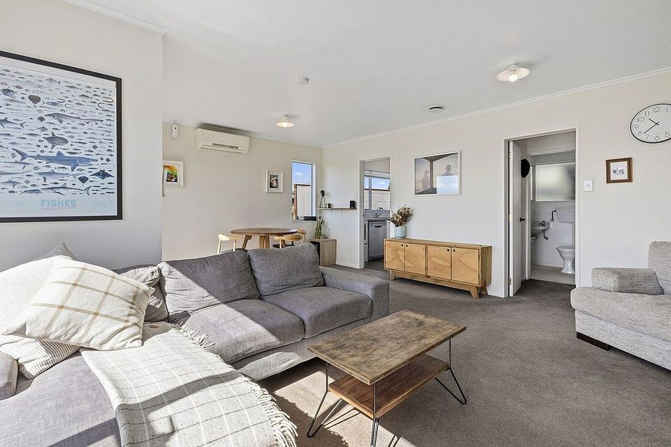 Townhouse for rent Wellington 2/10 Downing Street, Crofton Downs myRent.co.nz