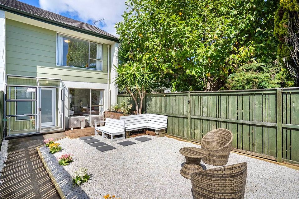 Townhouse for rent Auckland 3/5 Shackleton Road, Mount Eden myRent