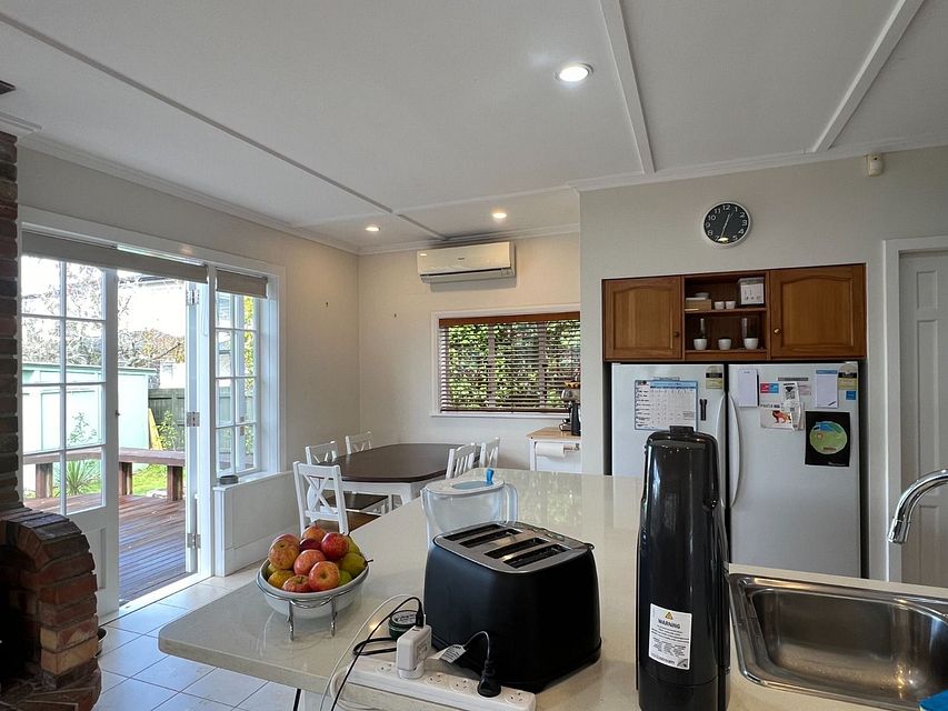 House for rent Auckland 48 Mount Roskill Road, Mount Roskill myRent