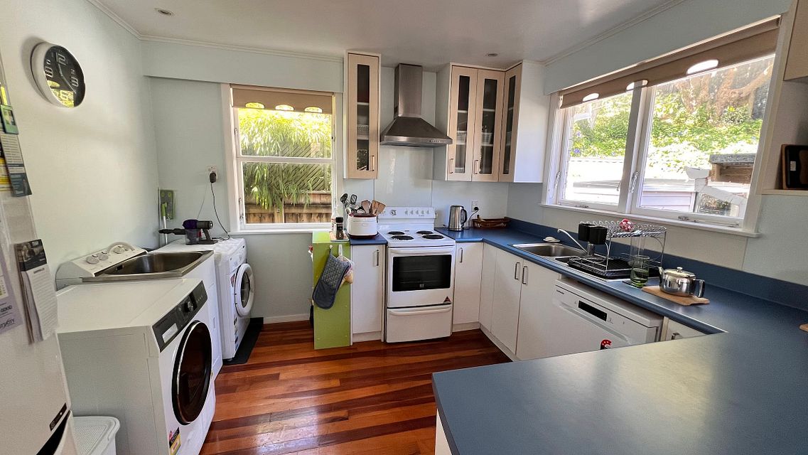 Flat for rent Lower Hutt 2/26 Tawa Street, Eastbourne myRent.co.nz