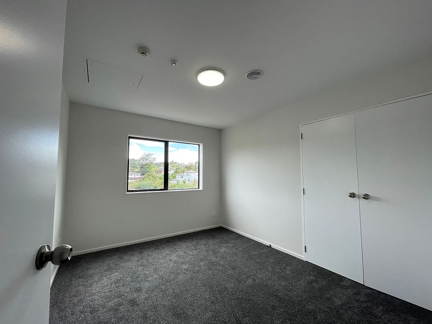 Apartment for rent Auckland 2/152 Triangle Road, Massey myRent.co.nz
