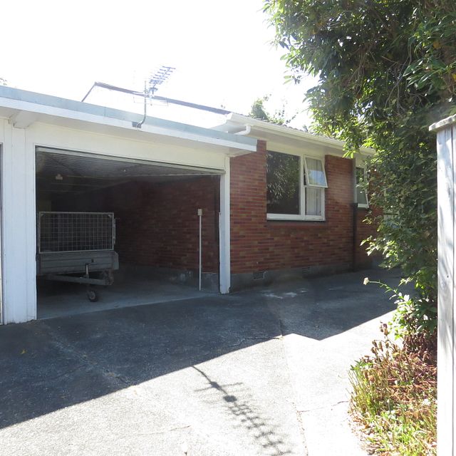Townhouse for rent Wellington 5B Wilmshurst Place, Tawa myRent.co.nz