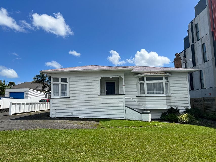 House for rent Auckland 98 Point Chevalier Road, Point Chevalier