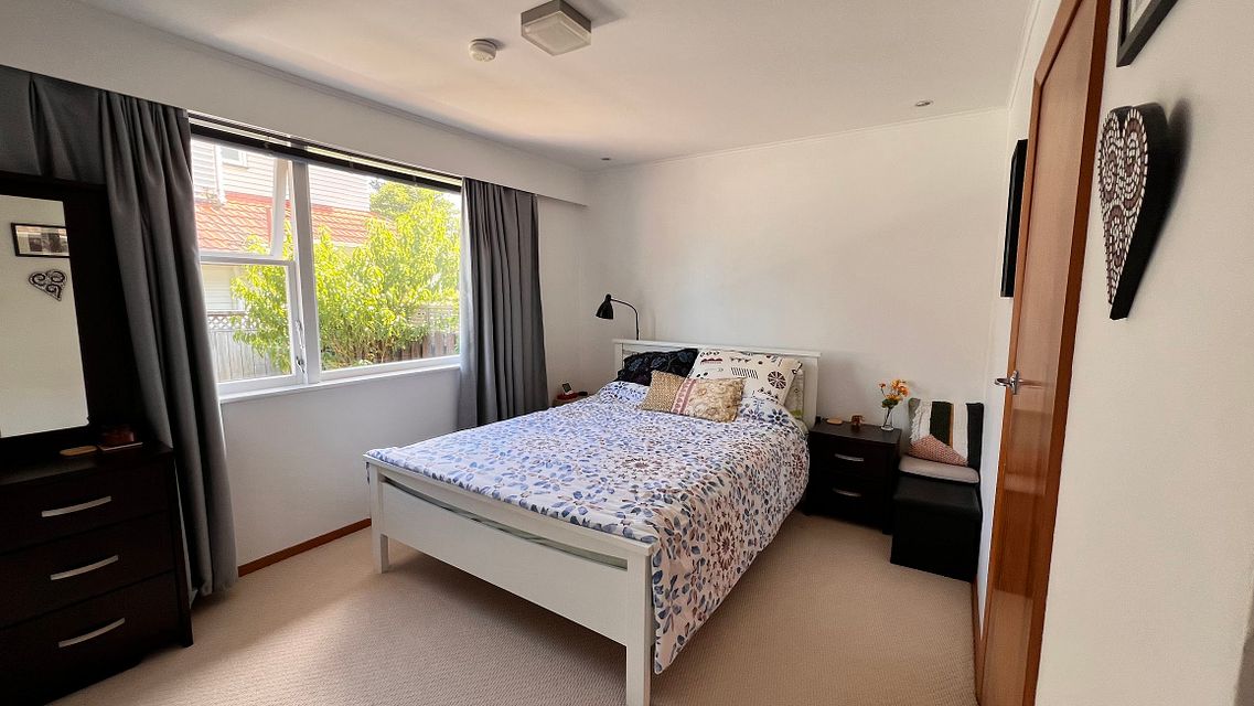 Flat for rent Lower Hutt 2/26 Tawa Street, Eastbourne myRent.co.nz
