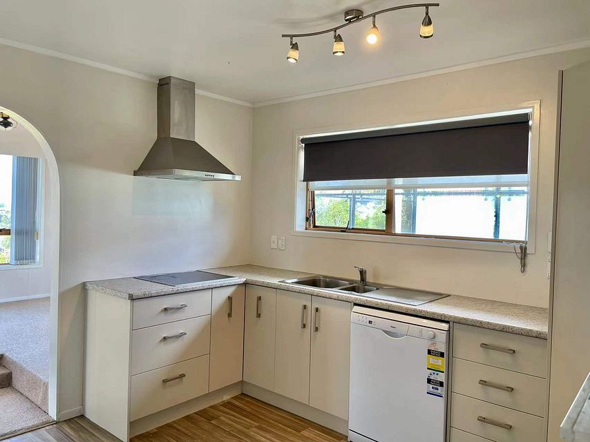 House for rent Auckland 182 Royal Road, Massey myRent.co.nz